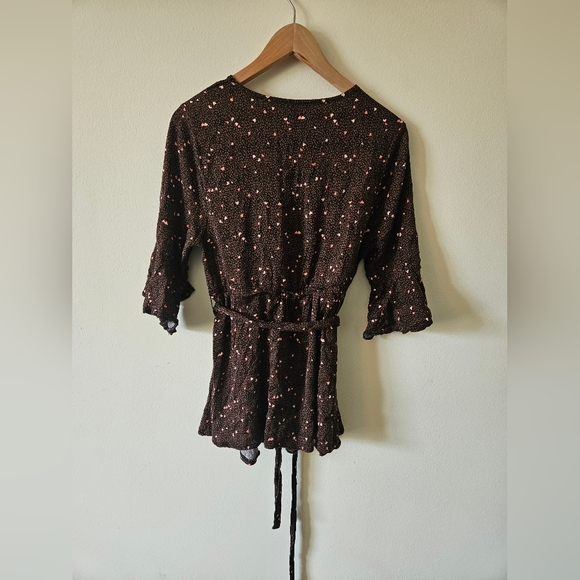 5/$25✨️ Torrid Stella Brown and Black Blouse with Heart Details Size 00 - Picture 2 of 3